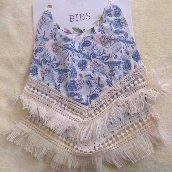 kensie baby Other - 💋 NWT 2 pack Bibs
